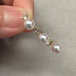 Elegant 18 k Gold Akoya Pearl Ear Cuff, ear climber earrings, right side only